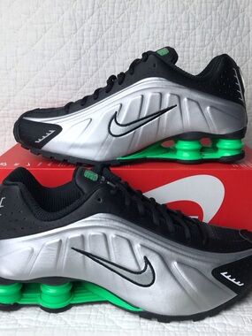 Nike Shox R4 Shoes Men’s SZ 9 Metallic Silver Green HQ1988-006